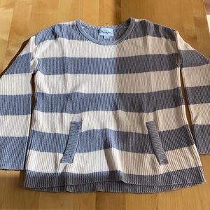 Wrangler Sweater with front pocket